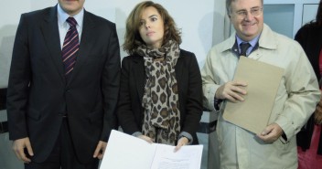 Soraya Sáenz de Santamaría junto a José Luis Ayllón y Arturo García Tizón en el Tribunal Supremo