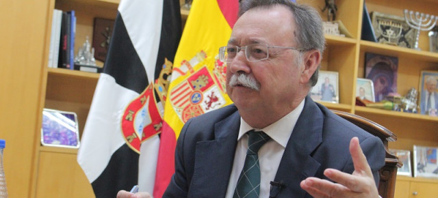 El presidente Juan Vivas durante la entrevista ( Foto cedida por el Pueblo de Ceuta)